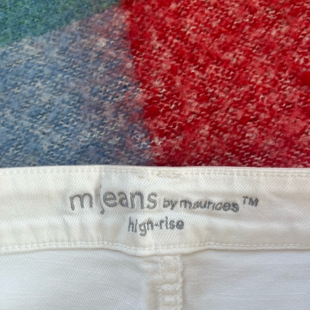 Maurices White Women’s Shorts - Picture 4 of 5